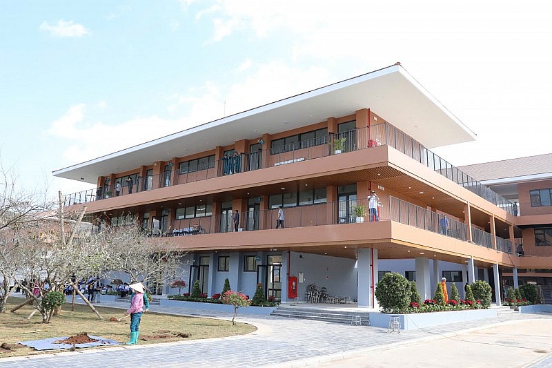 Trường liên cấp đầu tiên của cả nước mở cánh cửa học tập nơi cực Tây Tổ quốc Trường liên cấp đầu tiên của cả nước mở cánh cửa học tập nơi cực Tây Tổ quốc