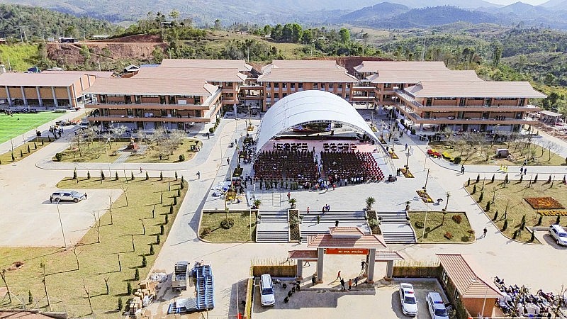 Trường liên cấp đầu tiên của cả nước mở cánh cửa học tập nơi cực Tây Tổ quốc Trường liên cấp đầu tiên của cả nước mở cánh cửa học tập nơi cực Tây Tổ quốc