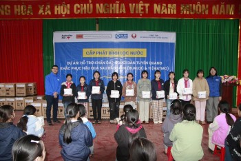 Plan International Việt Nam trao gói hỗ trợ thiết yếu cho người dân Tuyên Quang