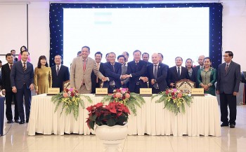 Tây Ninh ký kết Thỏa thuận hợp tác toàn diện với Svay Rieng, Prey Veng và Tboung Khmum (Campuchia)