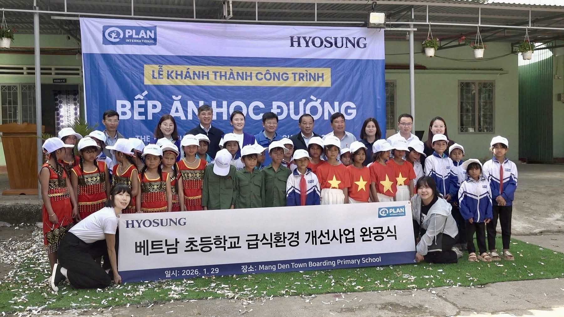 Lễ khánh thành công trình Bếp ăn học đường và Nhà tắm năng lượng mặt trời