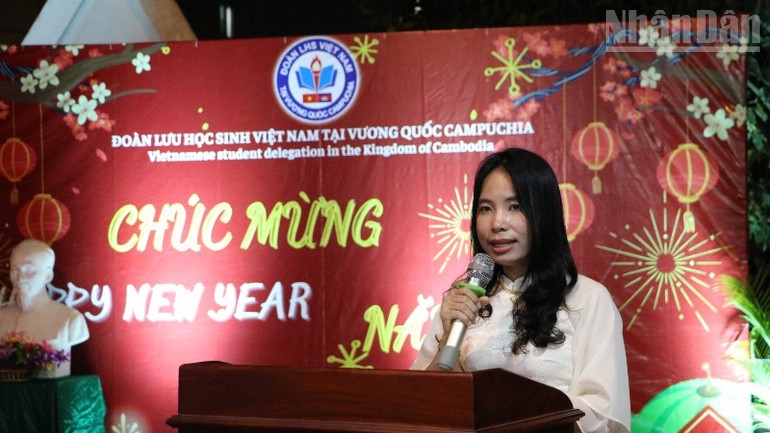 Lưu học sinh Việt Nam tại Campuchia đón năm mới Bính Ngọ Lưu học sinh Việt Nam tại Campuchia đón năm mới Bính Ngọ