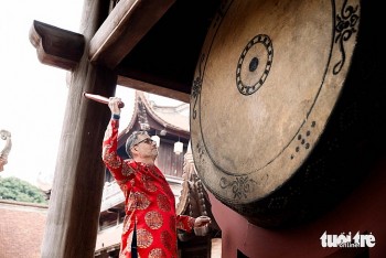 Các đại sứ trải nghiệm Tết Việt: Đánh trống sấm, gói bánh chưng