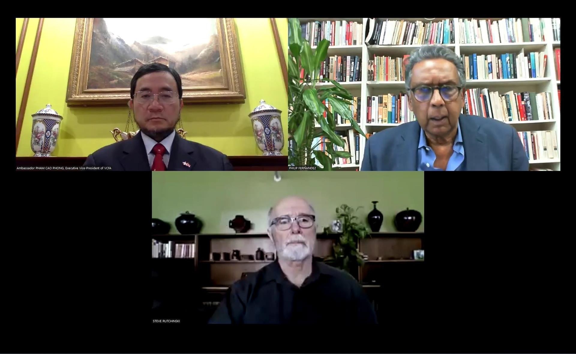 Các đại biểu tham dự tọa đàm từ các điểm cầu tại Canada và Hà Nội. (Ảnh: TTXVN)