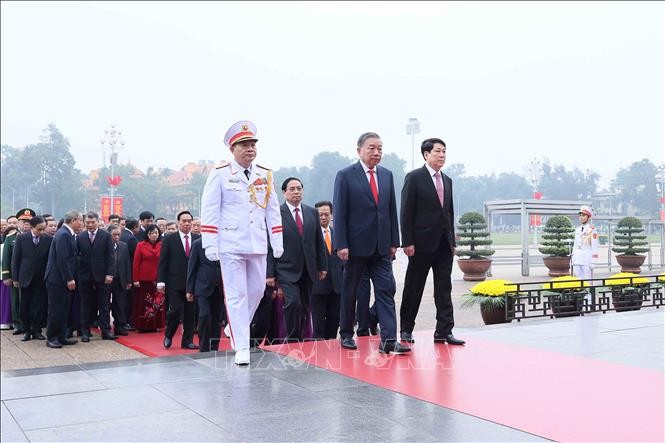 Lãnh đạo Đảng, Nhà nước viếng Chủ tịch Hồ Chí Minh nhân kỷ niệm 96 năm Ngày thành lập Đảng