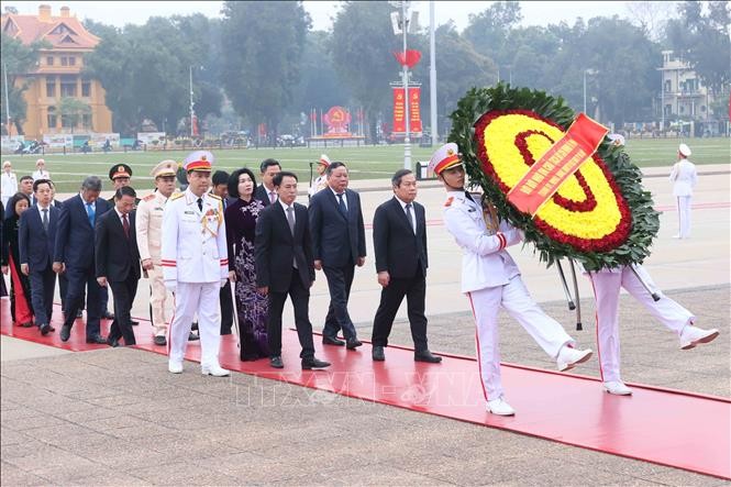 Lãnh đạo Đảng, Nhà nước viếng Chủ tịch Hồ Chí Minh nhân kỷ niệm 96 năm Ngày thành lập Đảng