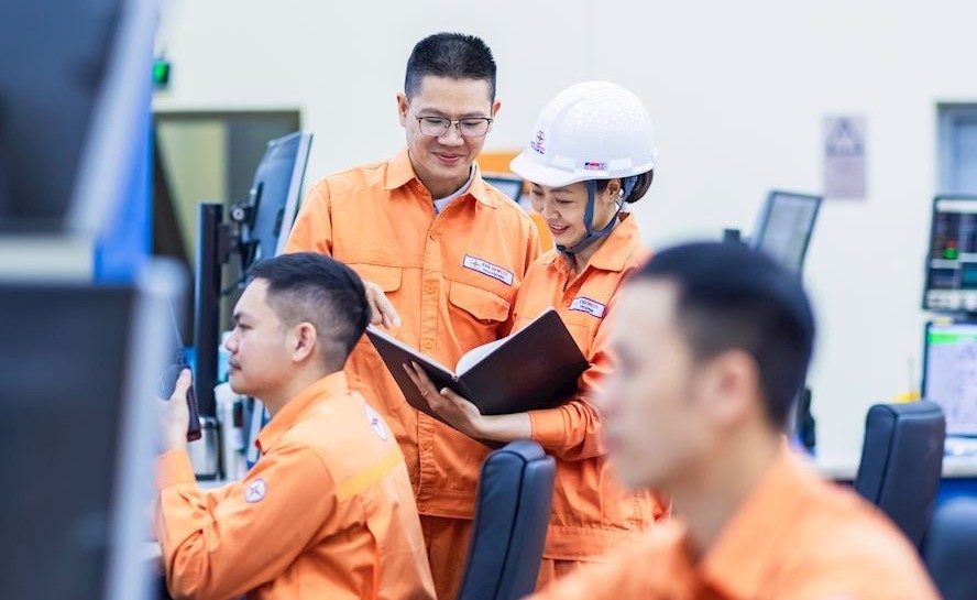 Lực lượng vận hành tại nhà máy điện EVNGENCO1 chủ động theo dõi, giám sát thiết bị, sẵn sàng cho nhiệm vụ bảo đảm điện dịp Tết Nguyên đán Lực lượng vận hành tại nhà máy điện EVNGENCO1 chủ động theo dõi, giám sát thiết bị, sẵn sàng cho nhiệm vụ bảo đảm điện dịp Tết Nguyên đán