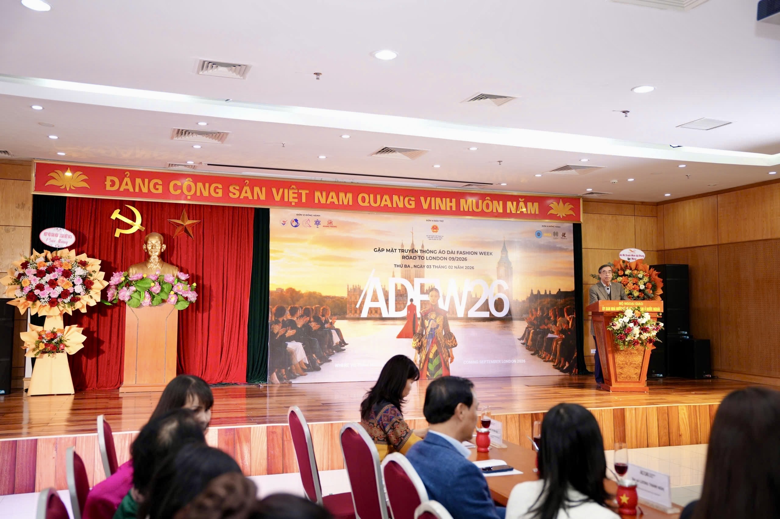 Quảng bá áo dài Việt Nam tại Fashion Week London 2026