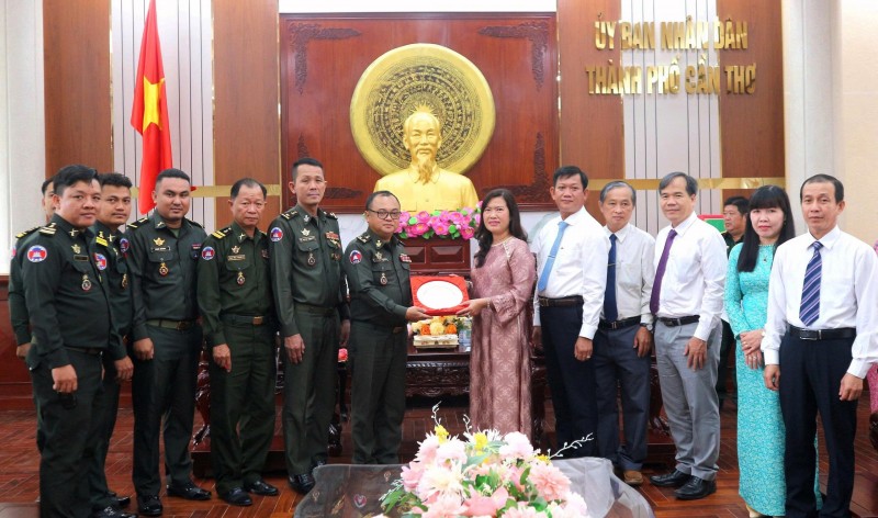 Đoàn Cục Phát triển, Bộ Quốc phòng Campuchia chúc Tết Nguyên đán lãnh đạo TP Cần Thơ