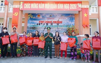 cham lo tet cho cac ho dan co hoan canh kho khan khu vuc bien gioi giang thanh