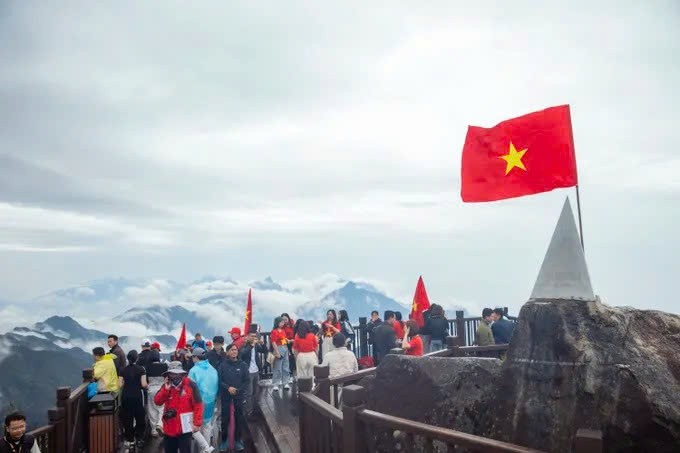 Xây dựng bộ nhận diện hình ảnh quốc gia Việt Nam