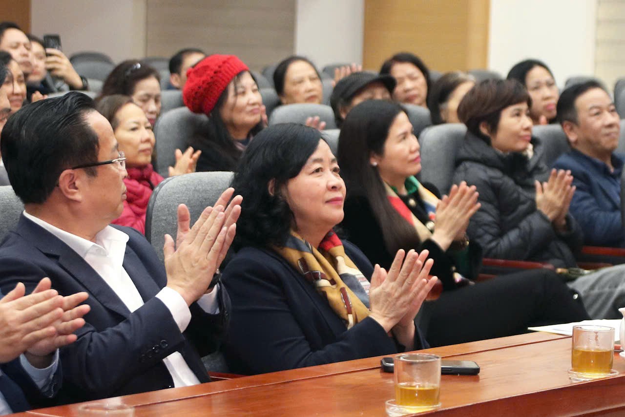 Chủ tịch Bùi Thị Minh Hoài dự Hội nghị lấy ý kiến cử tri nơi cư trú đối với người ứng cử đại biểu Quốc hội