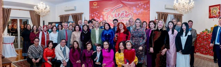 Cộng đồng người Việt Nam tại Hy Lạp vui Tết cổ truyền Cộng đồng người Việt Nam tại Hy Lạp vui Tết cổ truyền