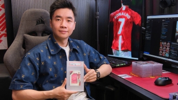 Từ đam mê bóng đá đến bộ sưu tập thẻ in hình Cristiano Ronaldo bạc tỉ