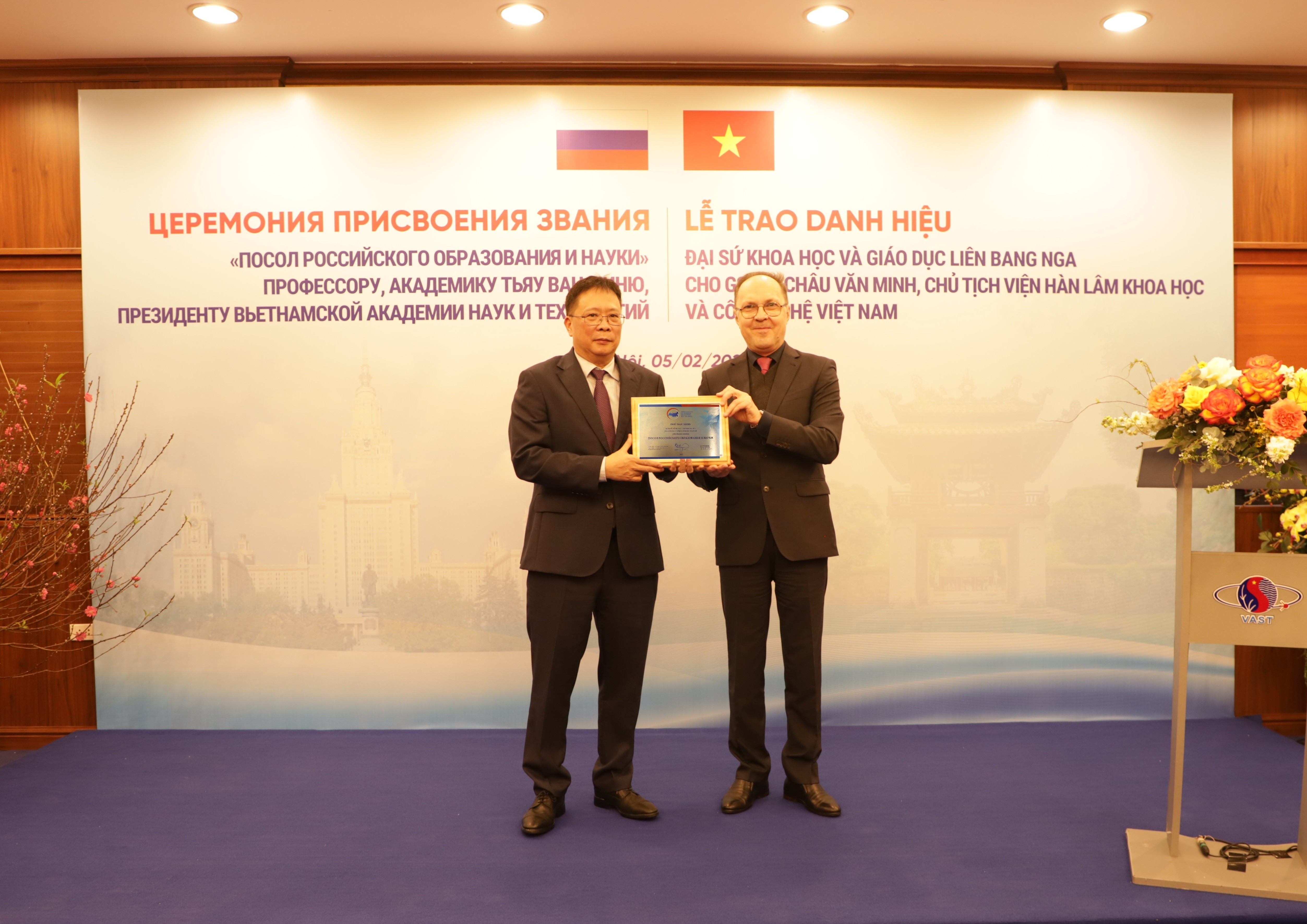 GS.VS.Châu Văn Minh nhận danh hiệu Đại sứ Khoa học và Giáo dục Liên bang Nga