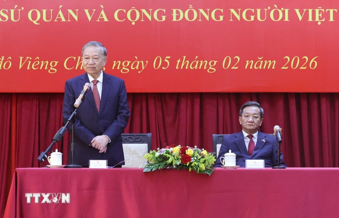 Tổng Bí thư Tô Lâm gặp gỡ cán bộ Đại sứ quán và cộng đồng người Việt Nam tại Lào