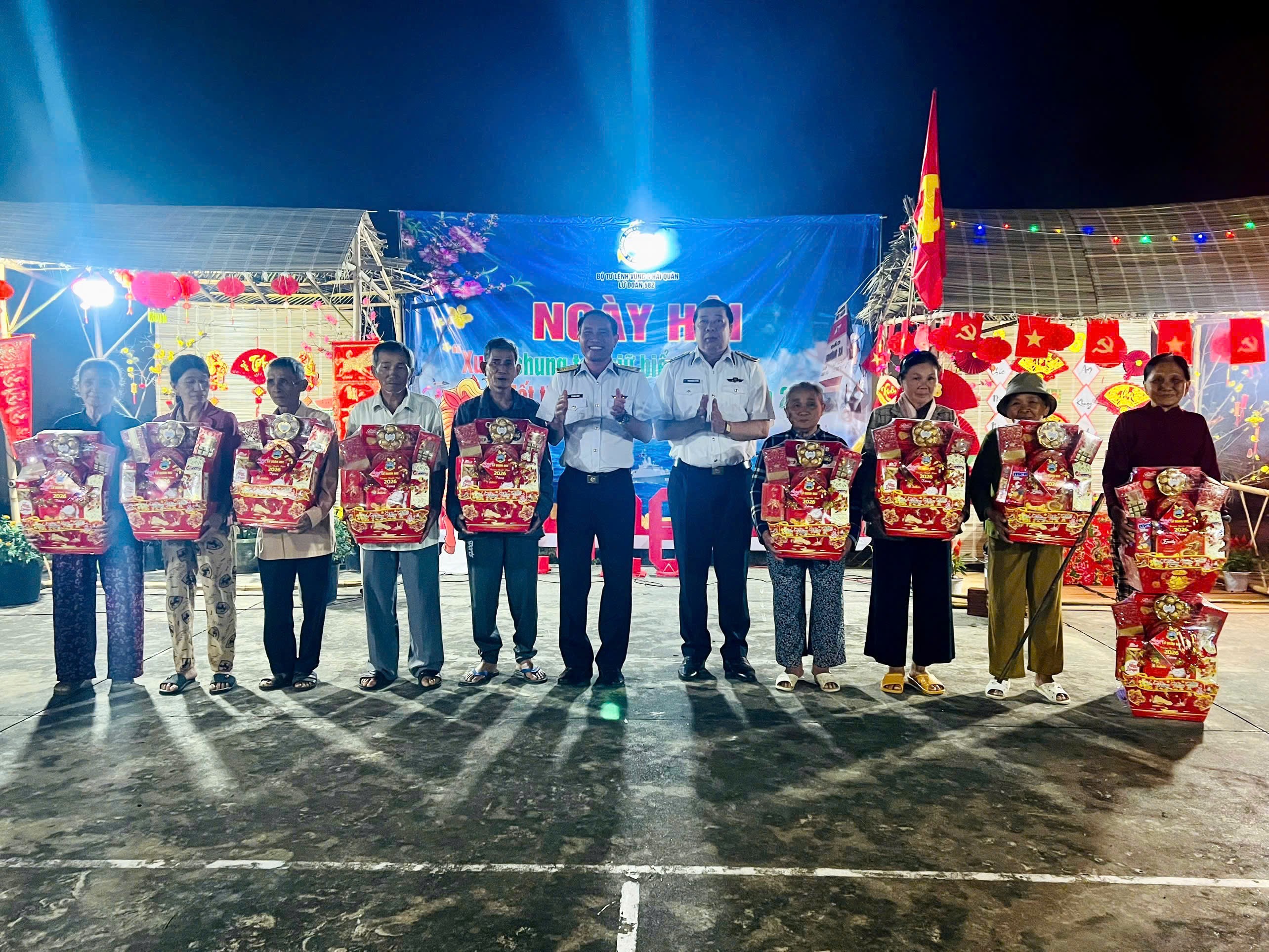 Lữ đoàn 682 và Lữ đoàn 189 lan tỏa “Xuân yêu thương” dịp Tết Nguyên đán Bính Ngọ 2026