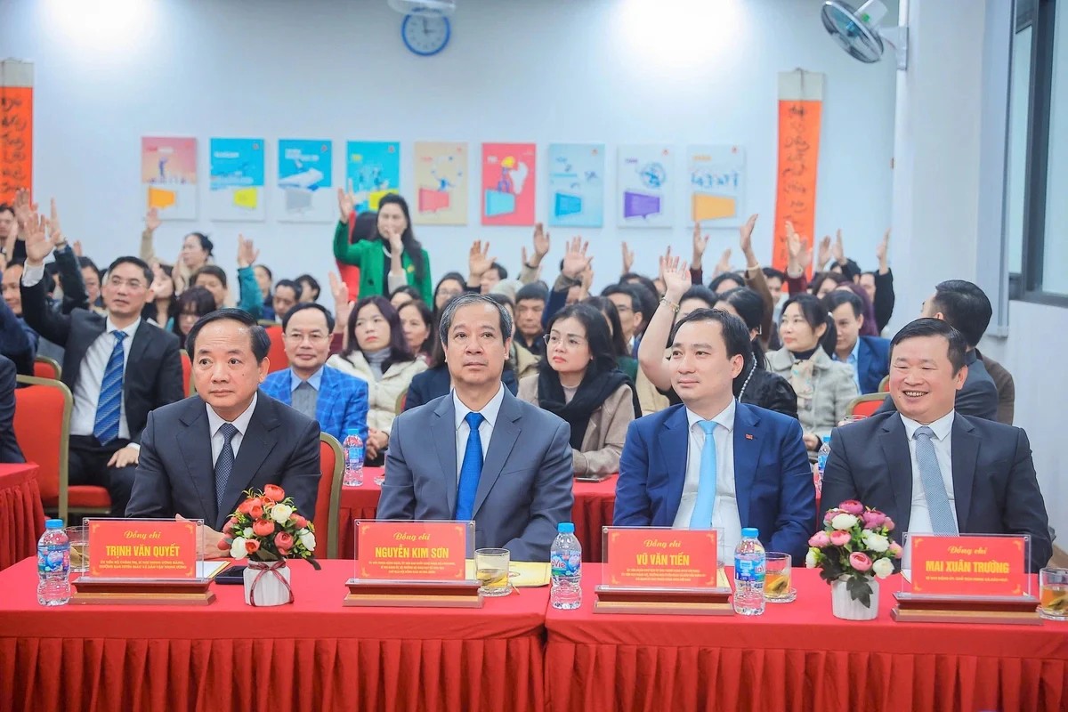 Ông Trịnh Văn Quyết, Bộ trưởng Nguyễn Kim Sơn và ông Vũ Văn Tiến được cử tri nhất trí giới thiệu ứng cử ĐBQH