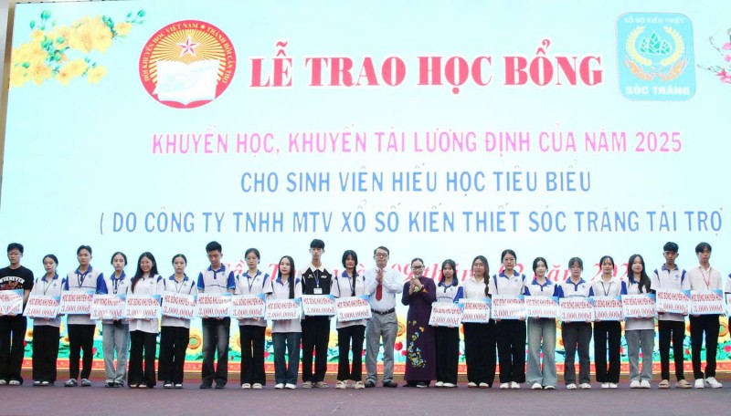 Cần Thơ: Trao học bổng khuyến học, khuyến tài “Lương Định Của” cho sinh viên hiếu học tiêu biểu