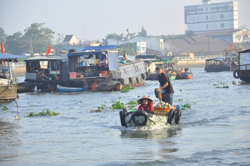 Cần Thơ tổ chức đoàn thăm, tặng quà tiểu thương Chợ nổi Cái Răng dịp Tết Bính Ngọ 2026