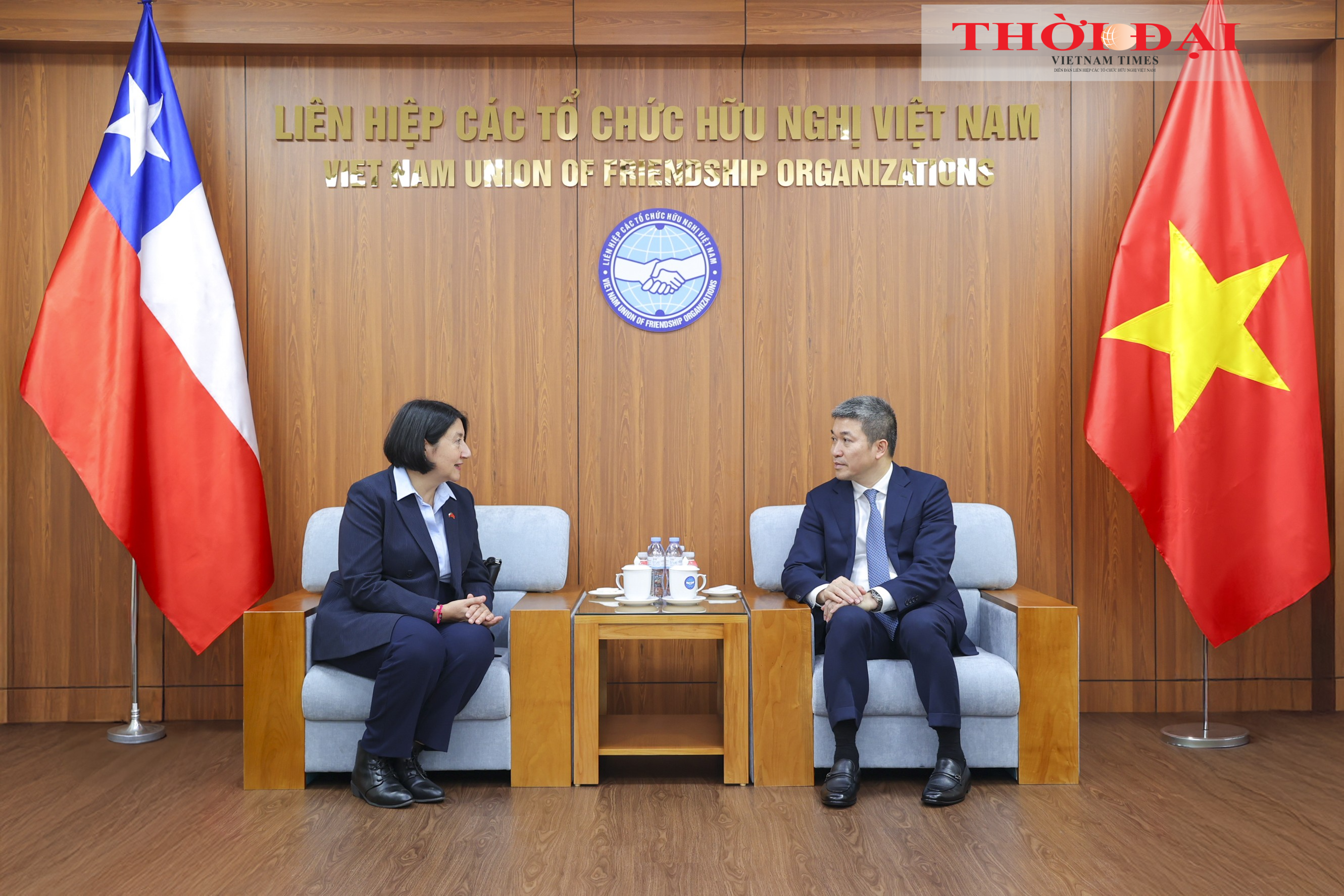 Chủ tịch Liên hiệp các tổ chức hữu nghị Việt Nam tiếp Đại sứ Chile tại Việt Nam Nasly Isabel Bernal Prado đến chào xã giao. (Ảnh: Đinh Hòa)