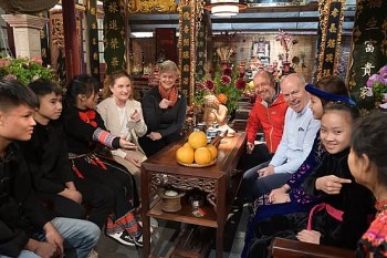 dai su nhom g4 tai viet nam gui thong diep chuc tet nguyen dan binh ngo