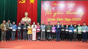 Phó Chủ tịch Quốc hội Nguyễn Thị Thanh thăm, tặng quà Tết tại Ninh Bình