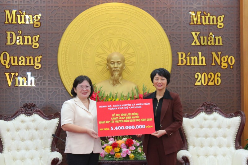 Thăm, tặng quà Tết cho các gia đình chính sách, hộ có hoàn cảnh khó khăn tại Lâm Đồng