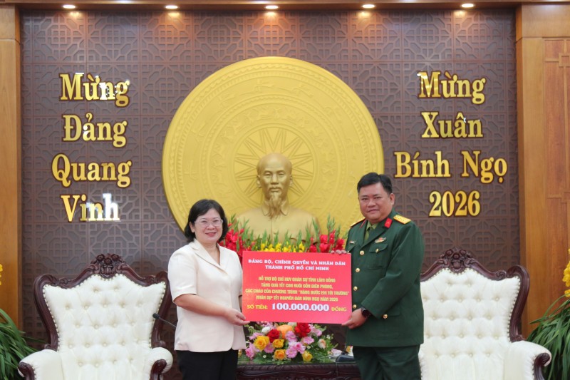 Thăm, tặng quà Tết cho các gia đình chính sách, hộ có hoàn cảnh khó khăn tại Lâm Đồng