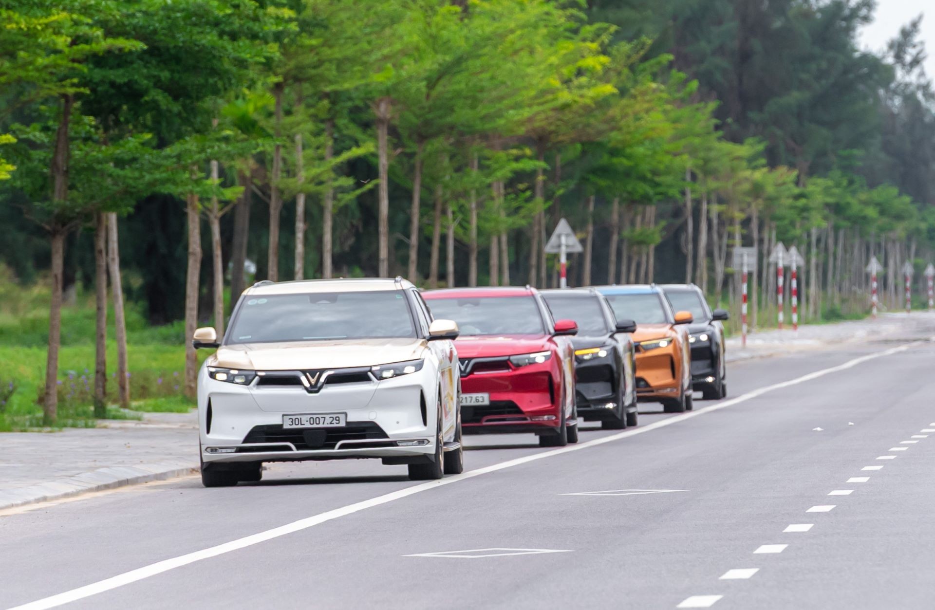 Trải nghiệm chỉ có ở VinFast VF 9: Ghế massage, treo khí nén, chi phí vận hành gần như bằng 0