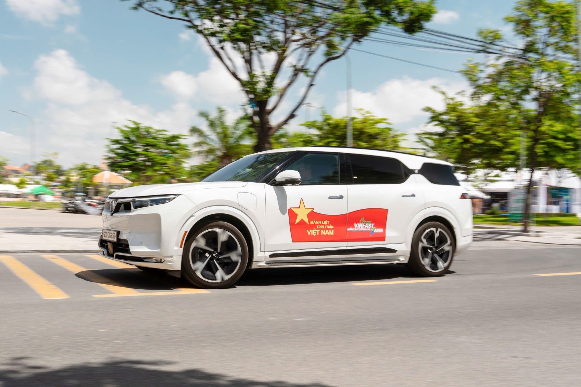 Trải nghiệm chỉ có ở VinFast VF 9: Ghế massage, treo khí nén, chi phí vận hành gần như bằng 0