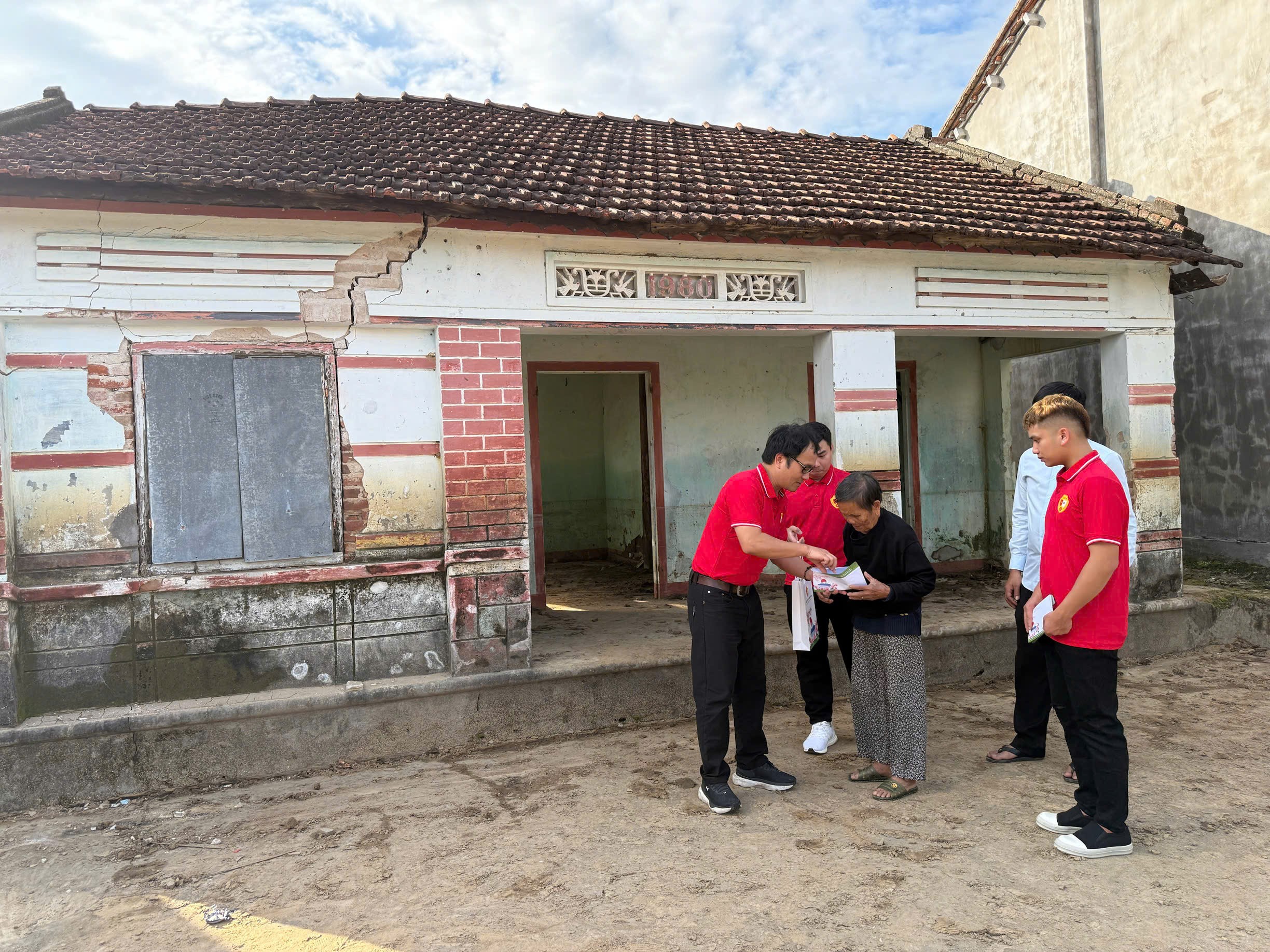 Kiều bào nối nhịp yêu thương, hàn gắn vết thương thiên tai