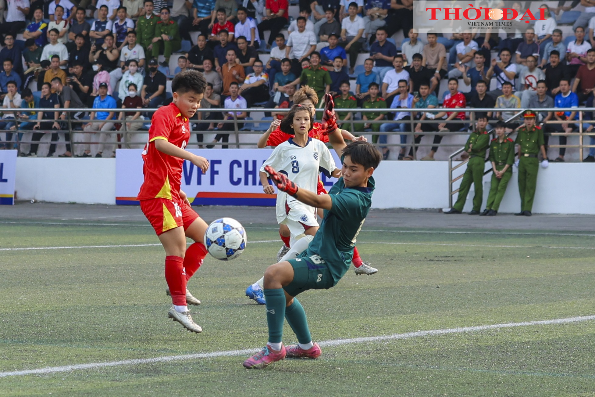 Trận giao hữu bóng đá giữa đội tuyển U17 nữ Việt Nam và U17 nữ Thái Lan do Hội hữu nghị Việt Nam - Thái Lan phối hợp Hội hữu nghị Thái Lan - Việt Nam, Liên đoàn Bóng đá Việt Nam, Liên đoàn Bóng đá Thái Lan và Hiệp hội Thể thao Công an nhân dân tổ chức, ngày 03/4/2025. (Ảnh: Đinh Hòa)