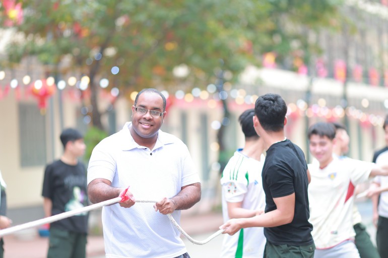 Sinh viên Cuba hòa mình vào không khí Tết Việt tại Học viện Cảnh sát nhân dân