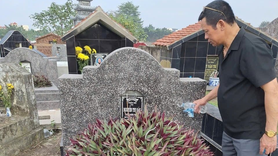 Mời ông bà về ăn Tết