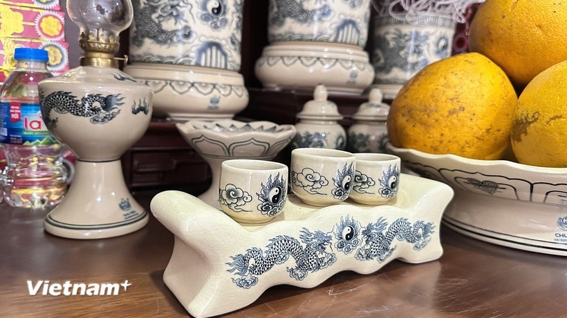 Vì sao chén nước dâng cúng luôn hiện diện trên bàn thờ gia tiên? Vì sao chén nước dâng cúng luôn hiện diện trên bàn thờ gia tiên?