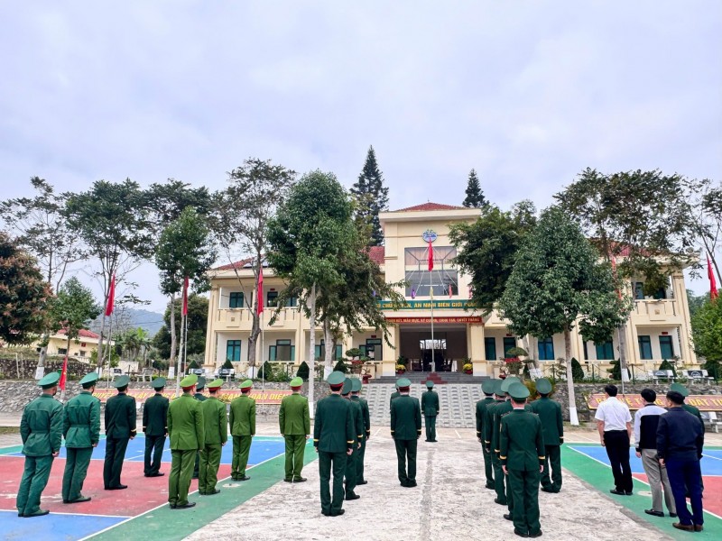 Thiêng liêng Lễ chào cờ đầu năm mới tại các Đồn Biên phòng ở Nghệ An Thiêng liêng Lễ chào cờ đầu năm mới tại các Đồn Biên phòng ở Nghệ An
