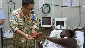 tet viet am ap giua bentiu nhung li xi do lan toa yeu thuong