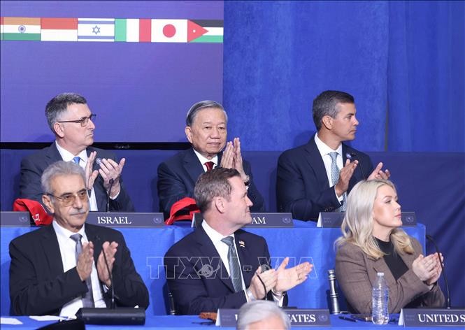 Tổng Bí thư Tô Lâm và các đại biểu dự Phiên khai mạc Hội đồng Hoà bình về Gaza. Ảnh: Thống Nhất/TTXVN Tổng Bí thư Tô Lâm và các đại biểu dự Phiên khai mạc Hội đồng Hoà bình về Gaza. Ảnh: Thống Nhất/TTXVN