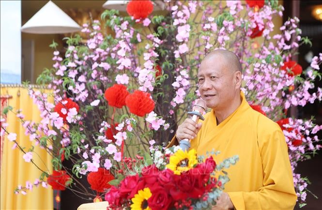 Thượng tọa Thích Minh Quang, Trưởng Ban Điều phối hợp tác Phật giáo Việt Nam – Lào, Trụ trì Chùa Phật Tích thủ đô Viêng Chăn phát biểu tại sự kiện. Ảnh: Xuân Tú/PV TTXVN tại Lào Thượng tọa Thích Minh Quang, Trưởng Ban Điều phối hợp tác Phật giáo Việt Nam – Lào, Trụ trì Chùa Phật Tích thủ đô Viêng Chăn phát biểu tại sự kiện. Ảnh: Xuân Tú/PV TTXVN tại Lào