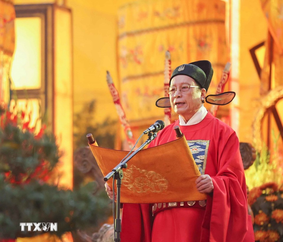 Lễ dâng hương khai xuân Bính Ngọ 2026 được thực hiện theo nghi thức cung đình kết hợp yếu tố lễ hội dân gian truyền thống. (Ảnh: TTXVN) Lễ dâng hương khai xuân Bính Ngọ 2026 được thực hiện theo nghi thức cung đình kết hợp yếu tố lễ hội dân gian truyền thống. (Ảnh: TTXVN)