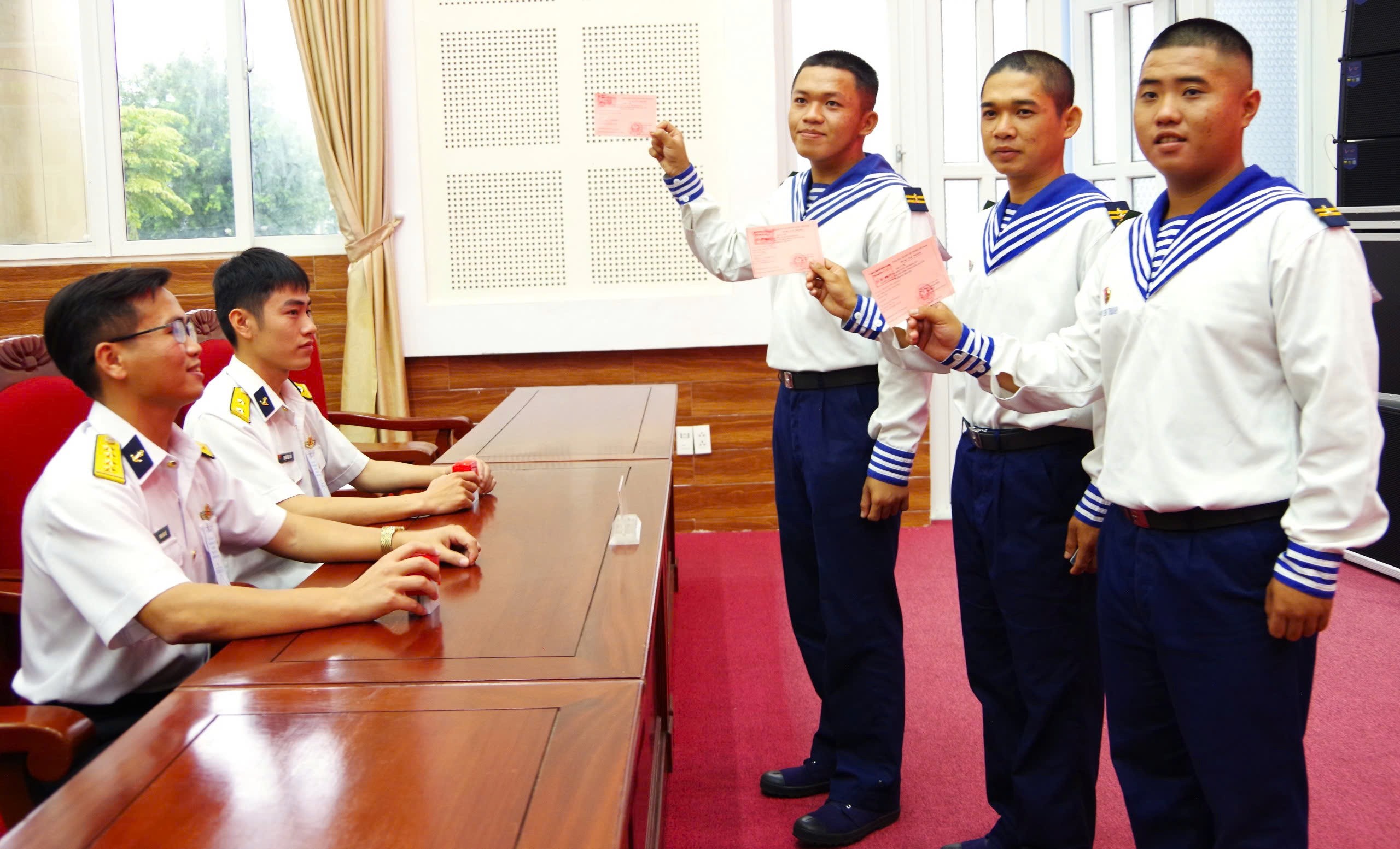 Tổ chức bầu cử sớm cho các lực lượng thực hiện nhiệm vụ trên biển