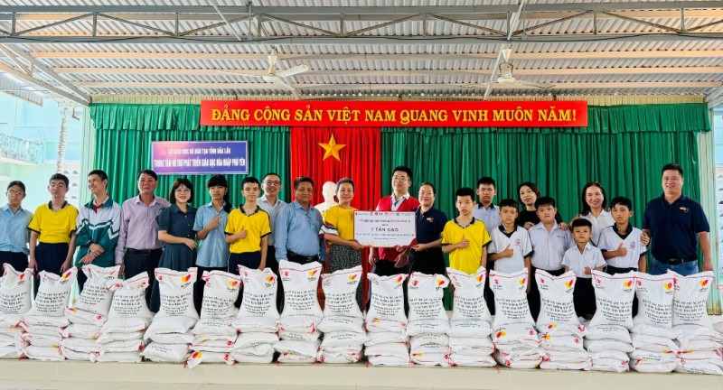 SCI trao hơn 12 tấn gạo cho người dân bị thiệt hại do thiên tai tại Đắk Lắk SCI trao hơn 12 tấn gạo cho người dân bị thiệt hại do thiên tai tại Đắk Lắk