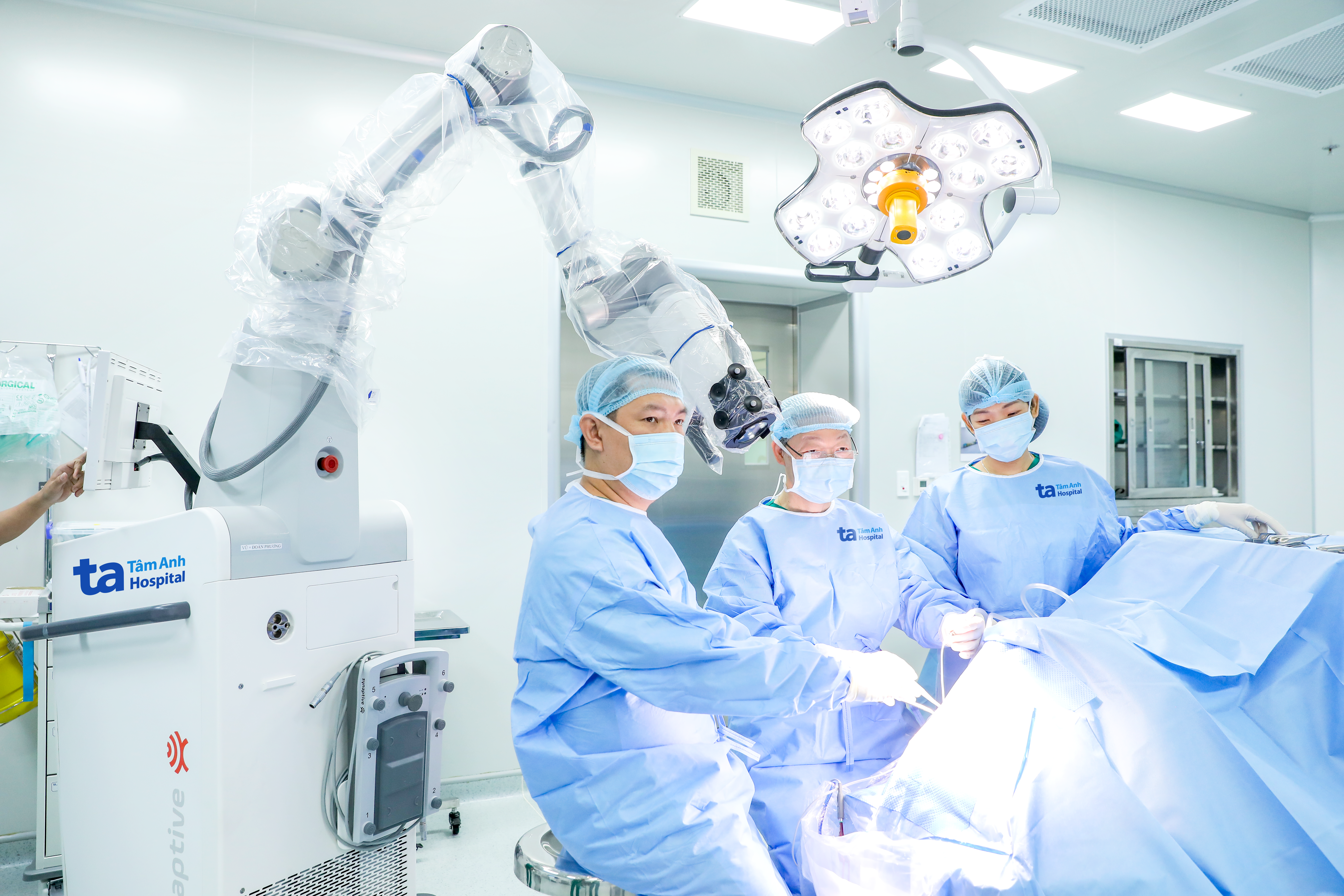 Bệnh viện Đa khoa Tâm Anh TP.HCM là đơn vị duy nhất tại Việt Nam ứng dụng robot AI Modus V Synaptive chuyên phẫu thuật u não, cấp cứu đột quỵ xuất huyết não, thoát vị đĩa đệm… Ảnh: Bệnh viện Đa khoa Tâm Anh Bệnh viện Đa khoa Tâm Anh TP.HCM là đơn vị duy nhất tại Việt Nam ứng dụng robot AI Modus V Synaptive chuyên phẫu thuật u não, cấp cứu đột quỵ xuất huyết não, thoát vị đĩa đệm… Ảnh: Bệnh viện Đa khoa Tâm Anh