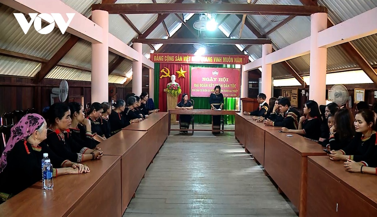 Thông tin về bầu cử được tuyên truyền đến bà con trong các buổi sinh hoạt cộng đồng. (Ảnh: VOV)