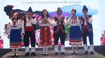 lam sau sac hon quan he huu nghi truyen thong viet nam bulgaria trong giai doan moi