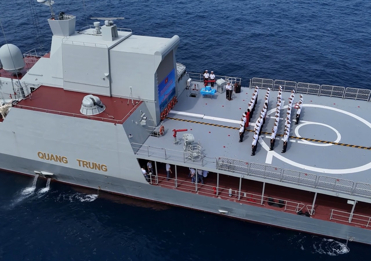 Tàu 016-Quang Trung vượt qua đường xích đạo tham dự Kakadu (2026)