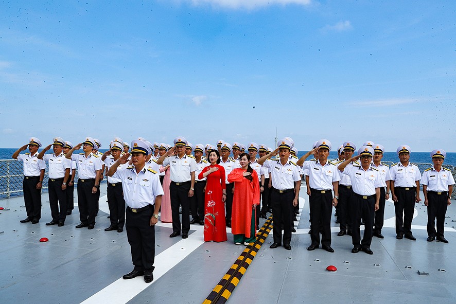 Tàu 016-Quang Trung vượt qua đường xích đạo tham dự Kakadu (2026)