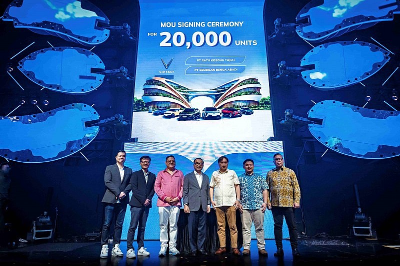 VinFast ký kết mou cung cấp 20.000 ô tô điện cho đối tác vận tải tại Indonesia