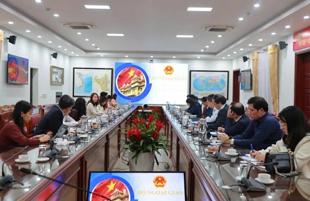 Cuộc họp liên ngành nhằm rà soát và triển khai các giải pháp để tăng cường quảng bá sản phẩm Thương hiệu quốc gia Việt Nam trong các hoạt động đối ngoại và ngoại giao kinh tế của các cơ quan đại diện Việt Nam tại nước ngoài. (Ảnh: Vân Khánh)